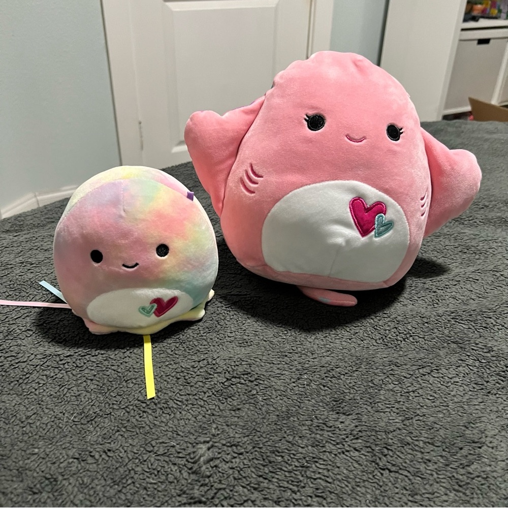 Squishmallows 8” Pink Spotted Stingray and 5” Janet the Jellyfish Bundle